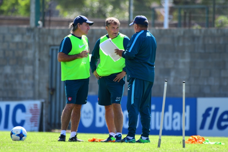 Concentrados para recibir al Canalla