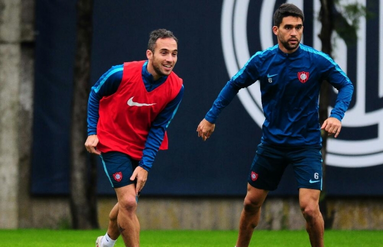 Fútbol para visitar la Academia