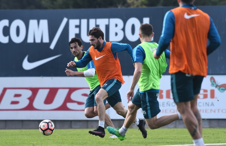 Ensayo de fútbol pensando en Emelec