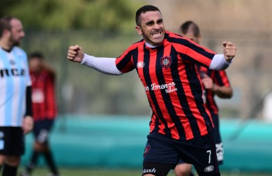 Sí, Senior: doblete y a la punta