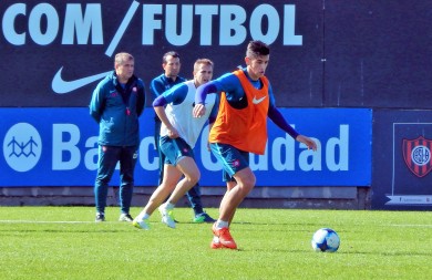 Ensayo de fútbol con la mira en el Gallo