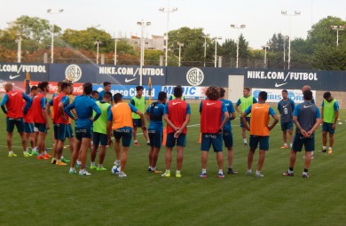 Concentrados para recibir al Decano