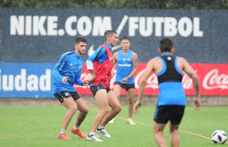 Fútbol bajo la lluvia