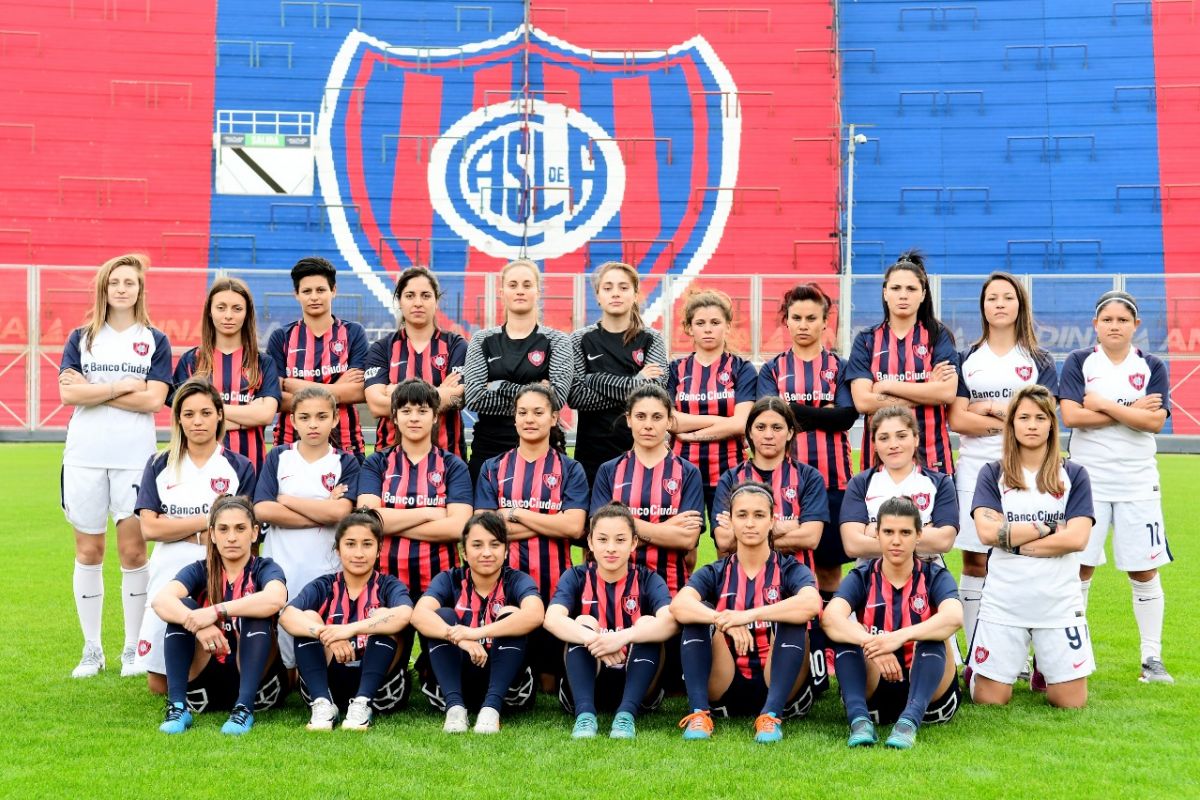 Plantel y cuerpo técnico 2015 – UAI URQUIZA