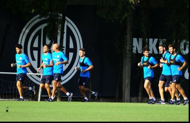 Con la cabeza en la Superliga