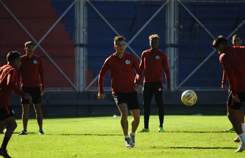 Concentrados para recibir a Huracán