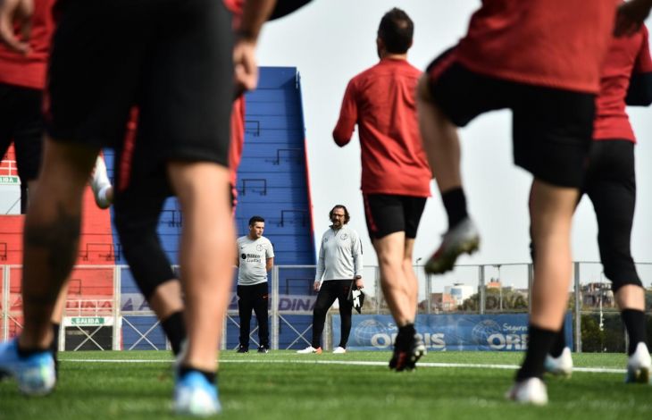 Práctica de fútbol en el Bidegain