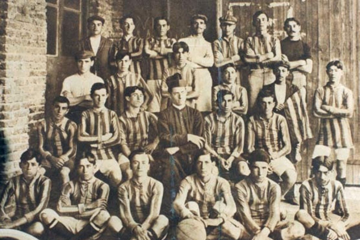 El padre Lorenzo, siempre presente / San Lorenzo de Almagro image