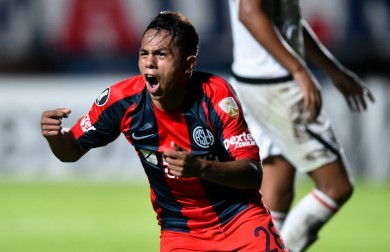 El Ciclón mira a todos desde arriba