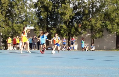 Juntas, con la pelota al pie