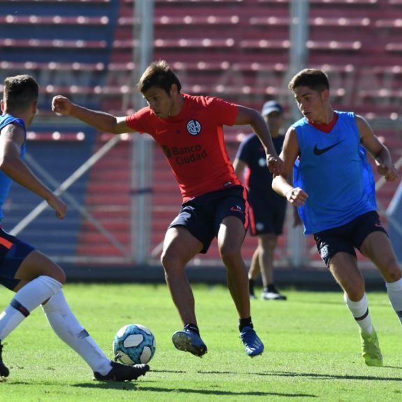 Dos bloques de fútbol en el Bidegain