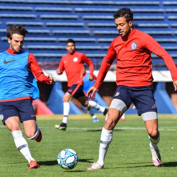 Práctica de fútbol en el Bidegain