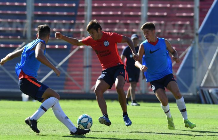 Dos bloques de fútbol en el Bidegain