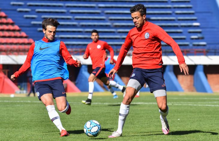 Práctica de fútbol en el Bidegain