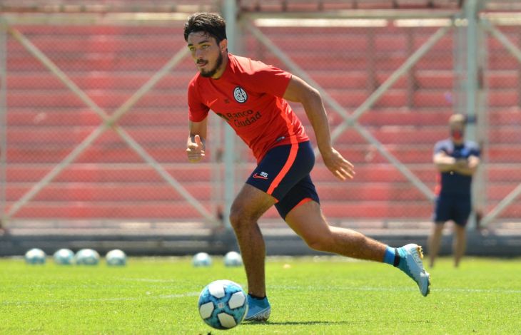 Práctica de fútbol en el Bidegain