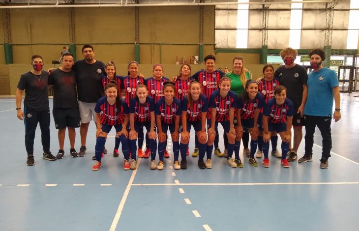 Victoria y a semifinales