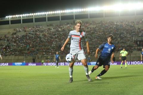 Ensayo con muchos chicos que prometen