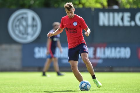 Concentrados para recibir a Estudiantes