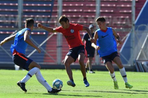Dos bloques de fútbol en el Bidegain
