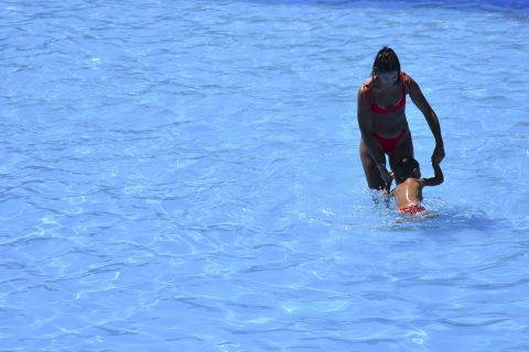 Descanso, sol y pileta en la Ciudad Deportiva