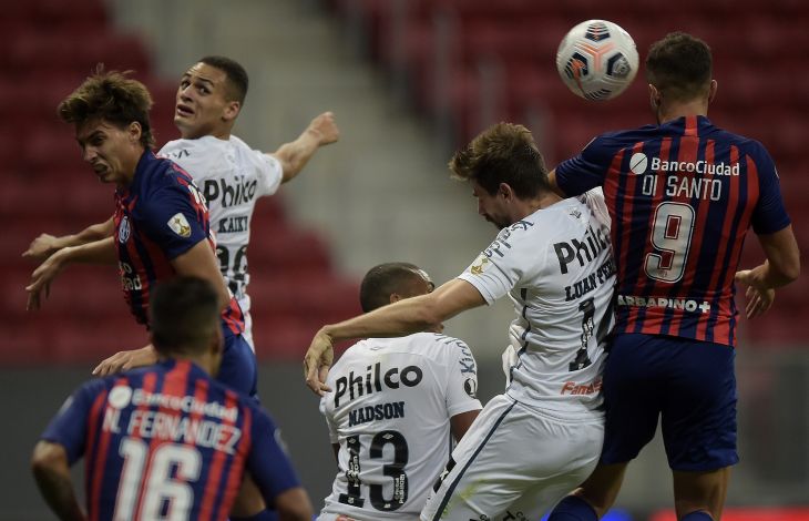 ¡Con los brazos en alto!