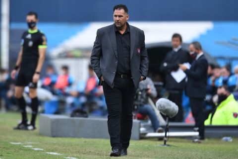 “Decidí dar un paso al costado”