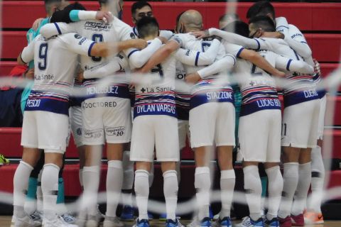 Caída ante el Tricampeón