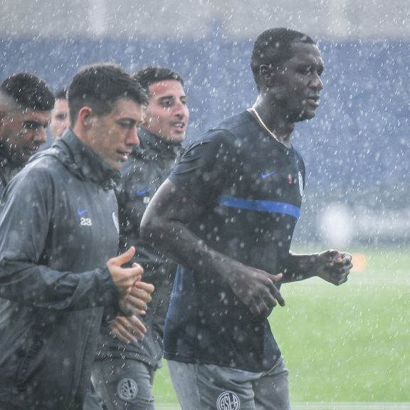 La lluvia no detiene al Ciclón