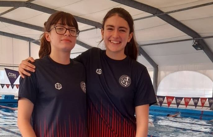 Dos nadadoras de Selección