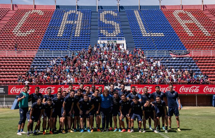Acá esta tu hinchada, acá está tu gente