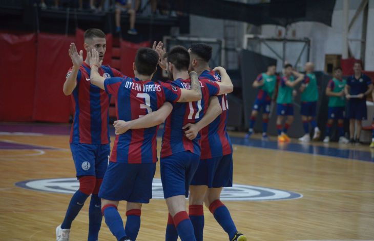 Goleó en casa