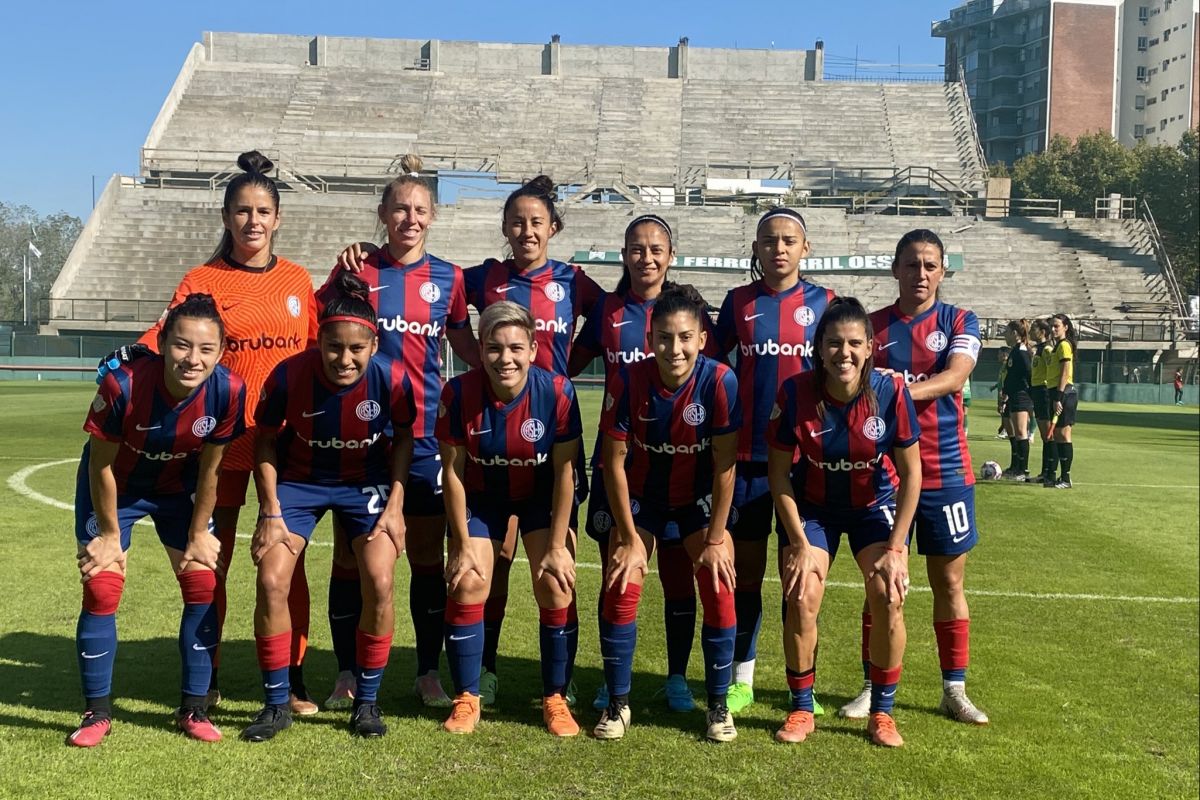 Escuela de Futbol Femenino - Ferro Carril Oeste - Caballito