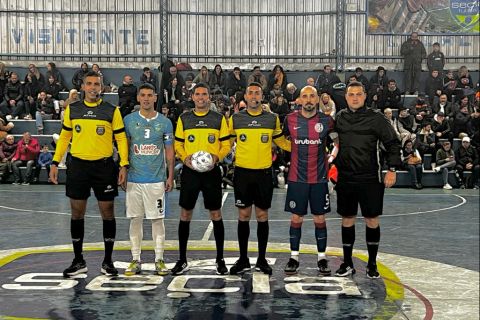 A levantar cabeza, Ciclón