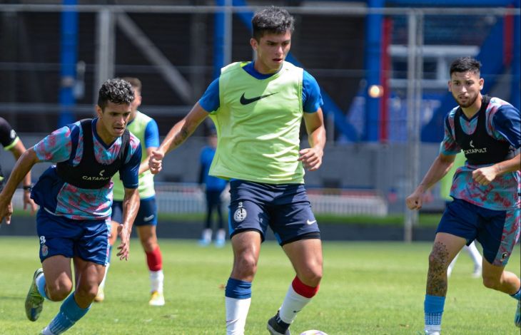 Los pibes salieron a la cancha