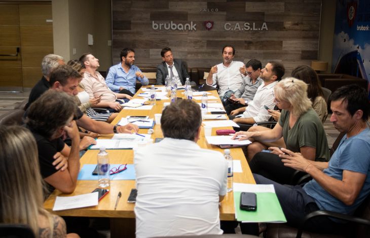 Una reunión de CD con temas claves