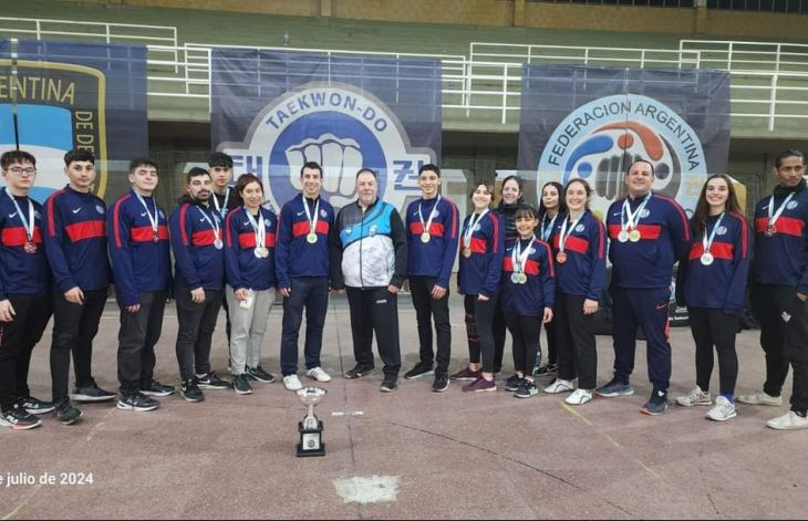 Brillando en la Copa de la lIga de Taekwon-do