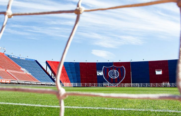 ¡Vení al partido con el Decano!