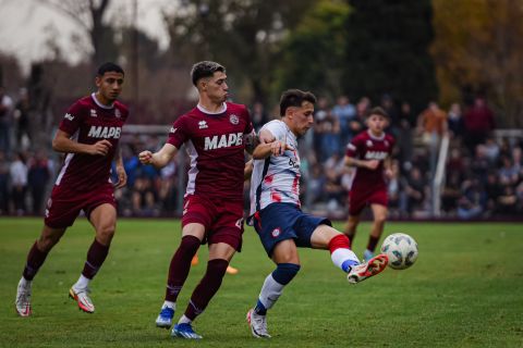 Con la cabeza en alto 