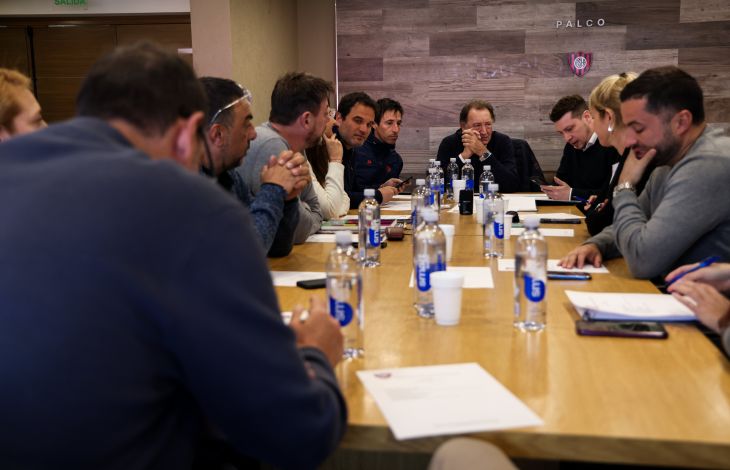 UNA REUNIÓN CON TEMAS CLAVES