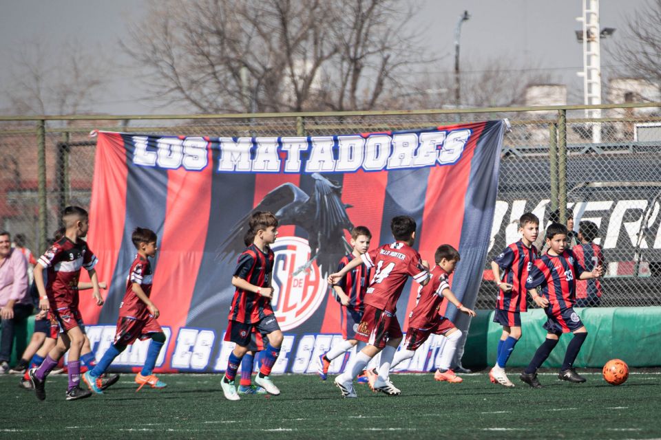 Chicos, fútbol y diversión
