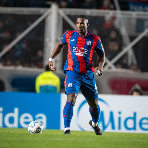 Acuerdo entre San Lorenzo y León por la salida de Jhohan Romaña