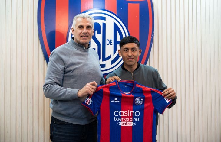 Román Baigorria firmó su primer contrato profesional