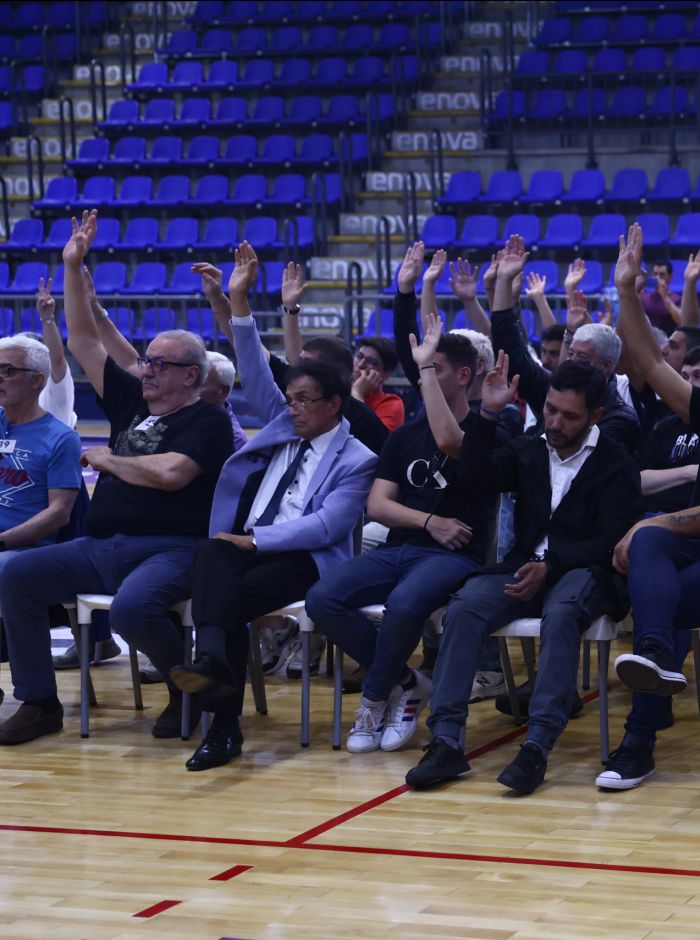 Asamblea clave por los 8.345 m2 de Avenida La Plata