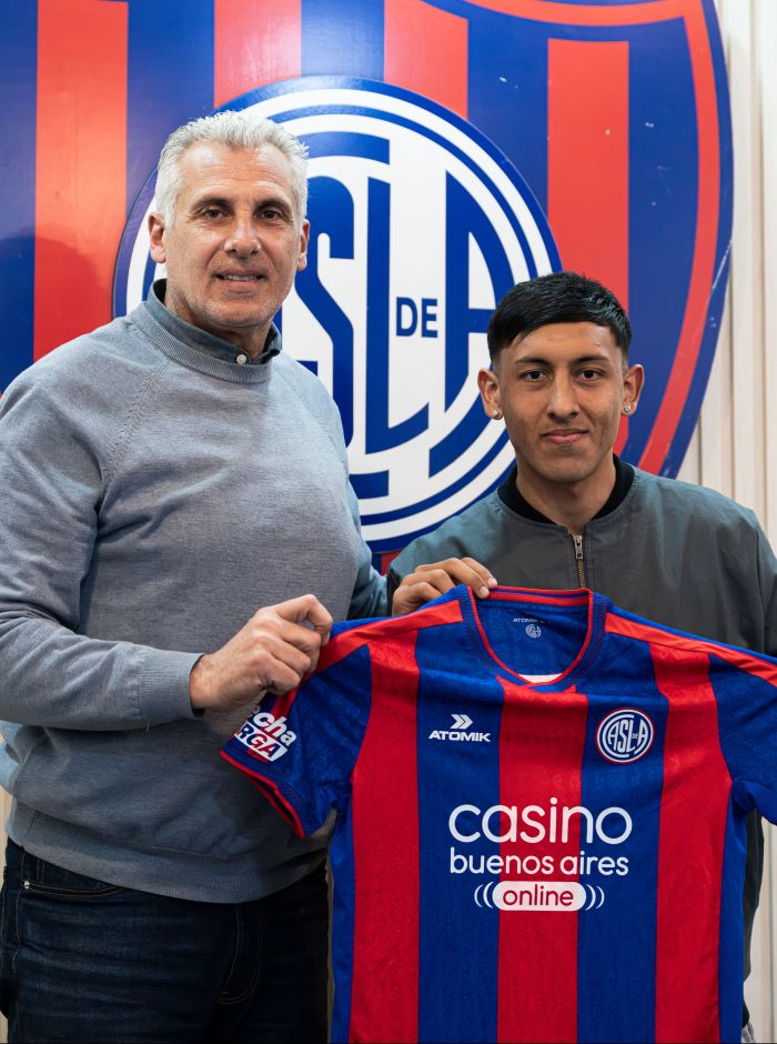 Román Baigorria firmó su primer contrato profesional