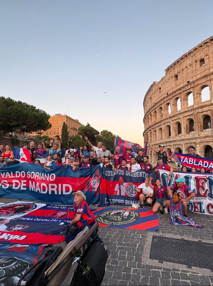 Inolvidable banderazo de las Peñas europeas en Roma