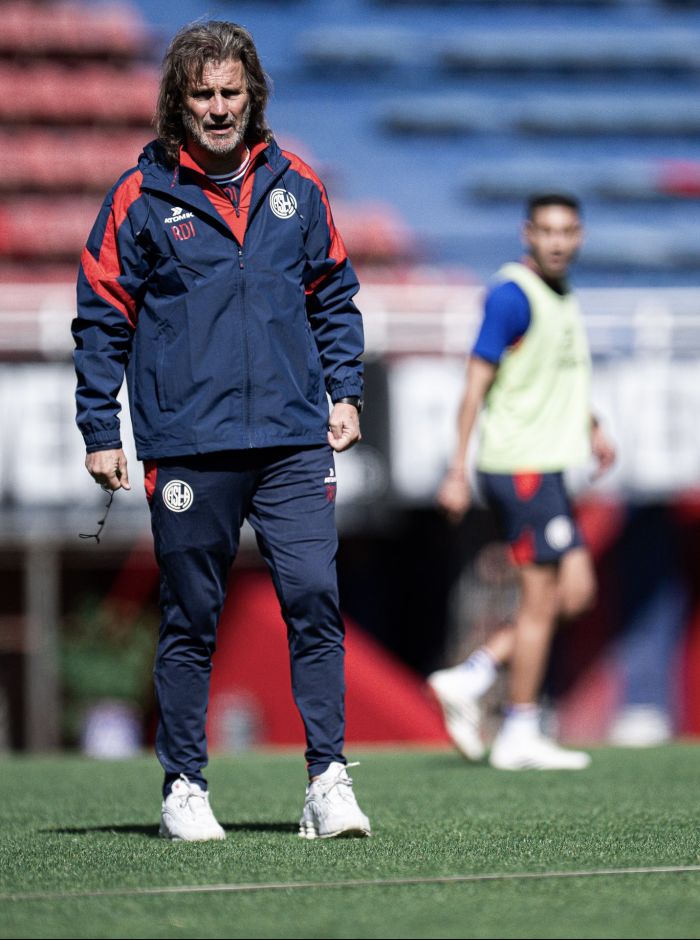 Fútbol en el Bidegain para cerrar la semana
