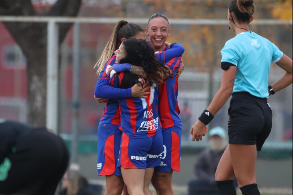 Las Santitas siguen goleando