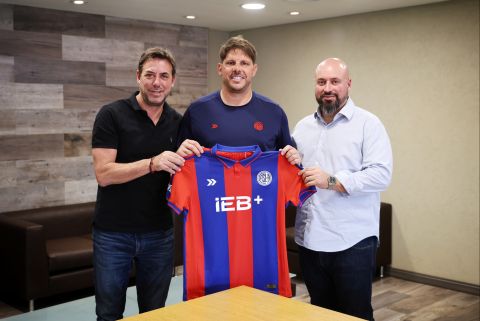 Damián Ayude puso la firma